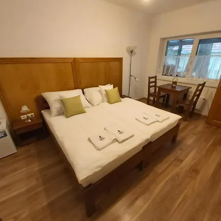 Mamutfenyo Panzio Bed & Breakfast