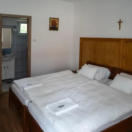 Mamutfenyo Panzio Couette-café