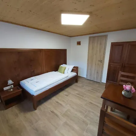 Couette-café Mamutfenyo Panzio Tata