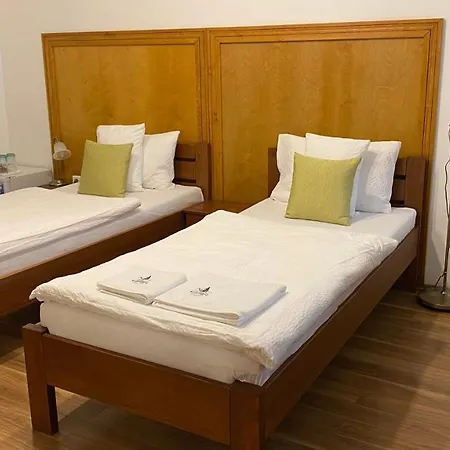 Couette-café Mamutfenyo Panzio Tata