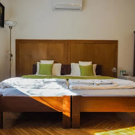 Mamutfenyo Panzio Bed & Breakfast Tata