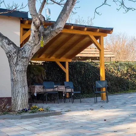 Mamutfenyo Panzio Bed & Breakfast