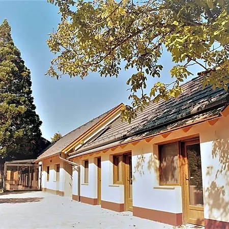 Mamutfenyo Panzio 4*