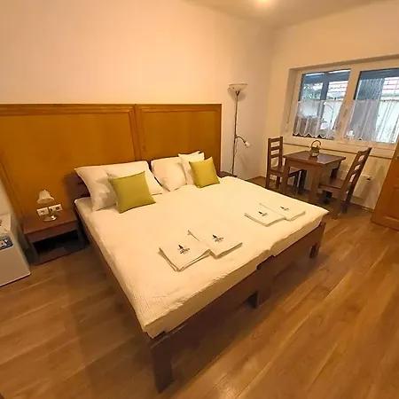 Bed & Breakfast Mamutfenyo Panzio Tata