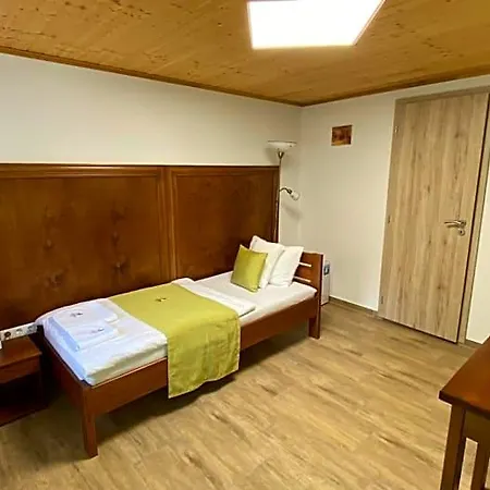 Mamutfenyo Panzio Bed & Breakfast Tata