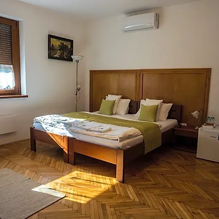 Mamutfenyo Panzio Bed & Breakfast