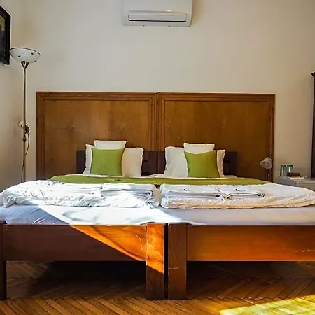 Bed & Breakfast Mamutfenyo Panzio Tata